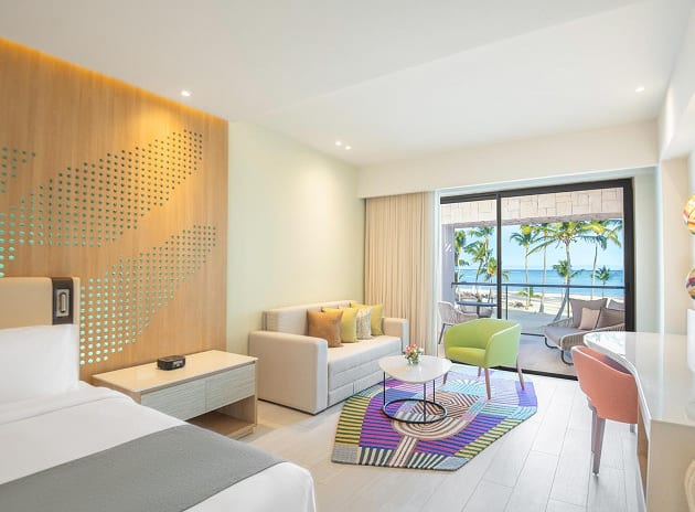 OCEAN FRONT JUNIOR SUITE KING